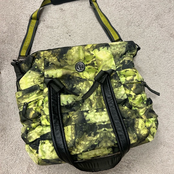 Amazing LULULEMON bag! - Picture 2 of 5
